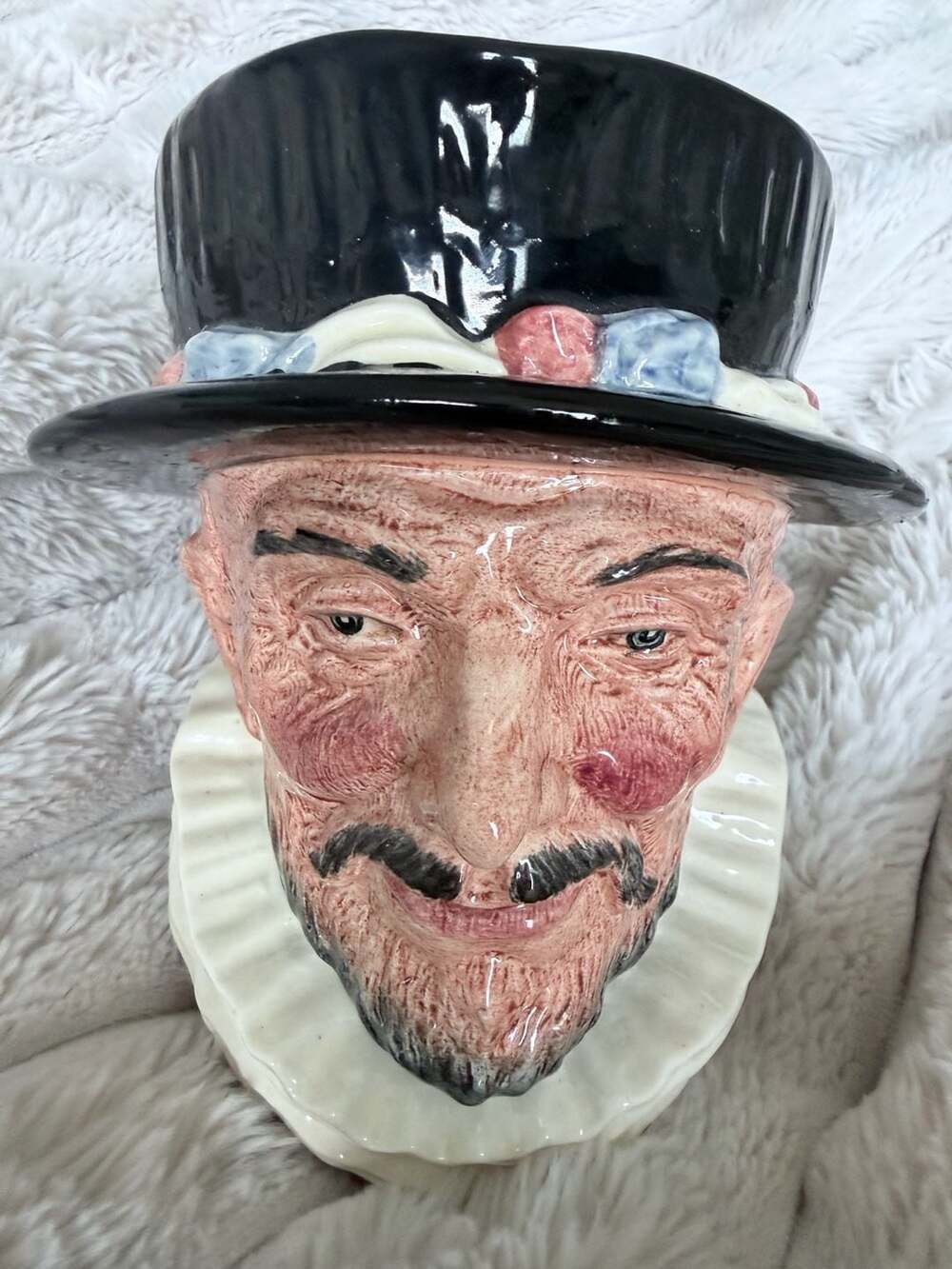 Royal Doulton Beefeater Character Jug D6206 Large 6.5"